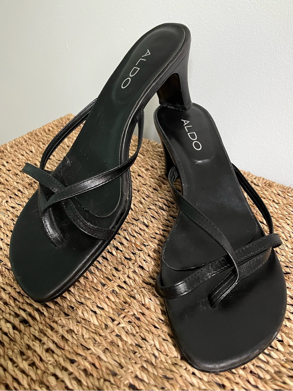 90s Y2K Aldo Black Strappy Square-Toe Kitten Heel Sandals Size 6 Trendy Basics